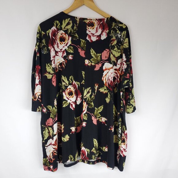 The Zig Zag Stripe Womens Black Floral Print Half Slv Flowy Silky Blouse Sz 2X - Picture 7 of 9